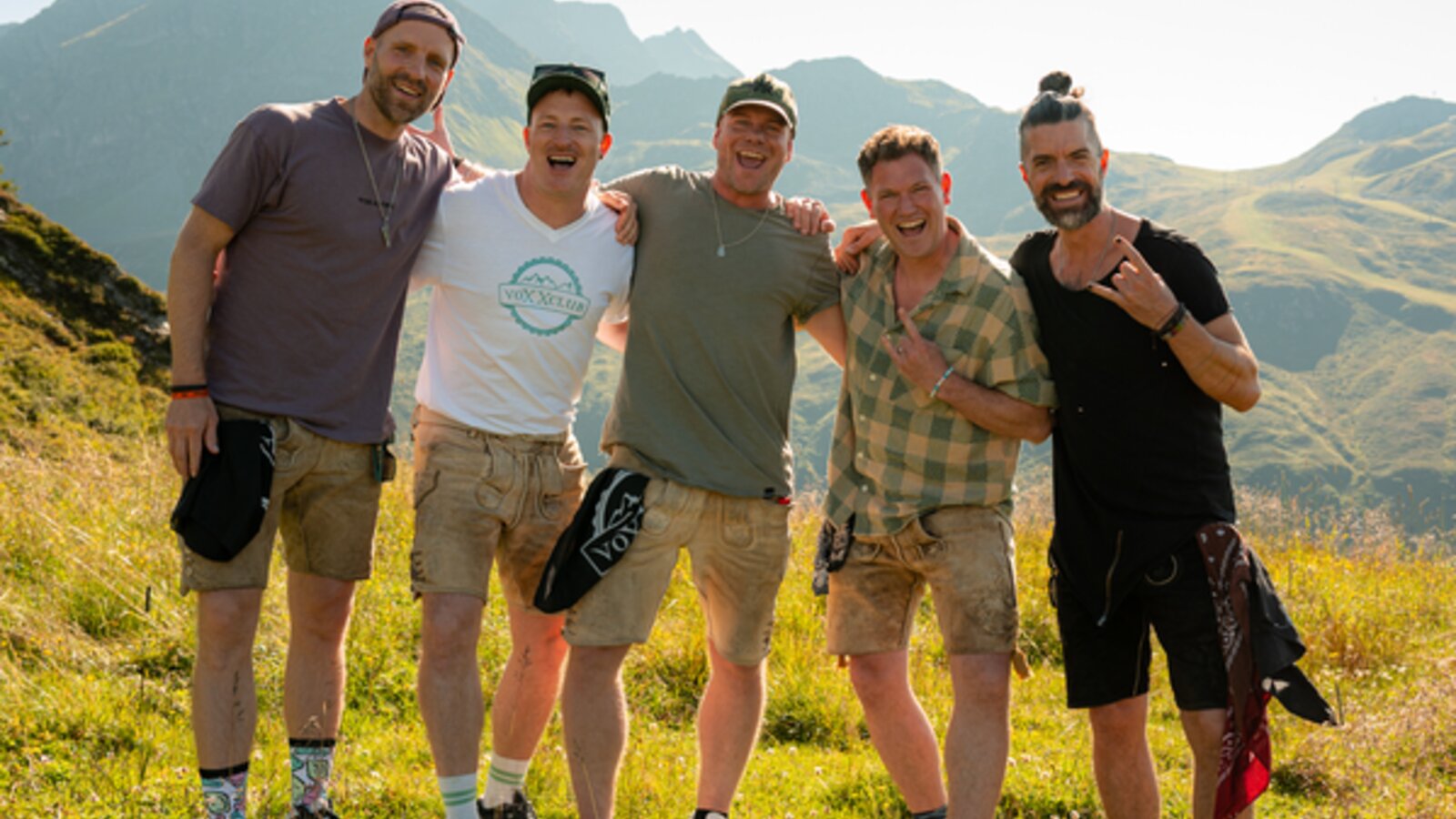 voXXclub in Lederhosen am Berg im Montafon